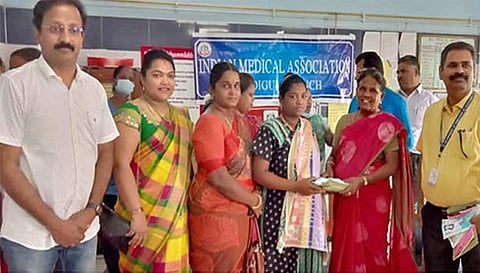 தாய்மார்களுக்கு ஊட்டச்சத்து உணவு மற்றும் நலத்திட்ட உதவிகள் வழங்கப்பட்டது.