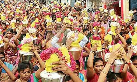 சந்தவாசல் பாலியம்மன் கோவிலில் பால் குட ஊர்வலம்