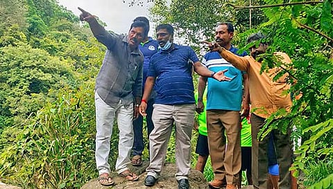 சம்பவ இடத்தை வருவாய் கோட்டாட்சியர் பிரேம்குமார் பார்வையிட்டார்.