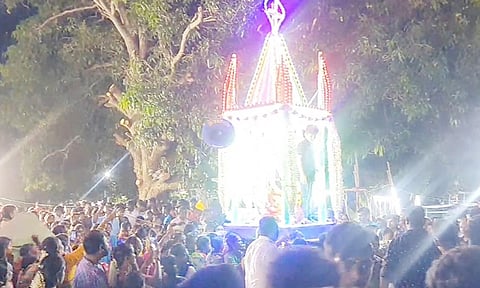 தேர் பவனி நடந்தது.
