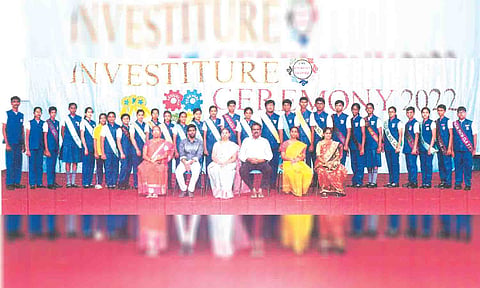 பதவியேற்ற மாணவ பேரவை நிர்வாகிகளை படத்தில் காணலாம்.