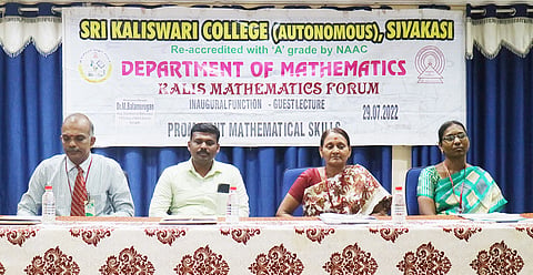 “காளீஸ் கணித மன்றம்” தொடக்க விழாவில் பங்கேற்றவர்கள்.
