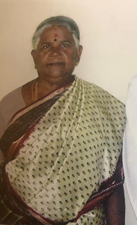 சூலூரில் மூதாட்டியை கொன்று நகை கொள்ளை-முதியவர்களை குறிவைத்து கைவரிசை காட்டிய கும்பல்