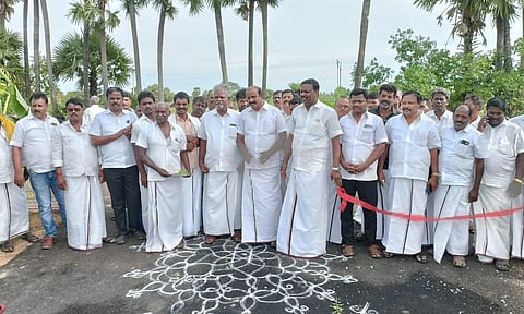 தார்&nbsp; சாலையை ஒ.ஜோதி எம்.எல்.ஏ. திறந்து வைத்த காட்சி.