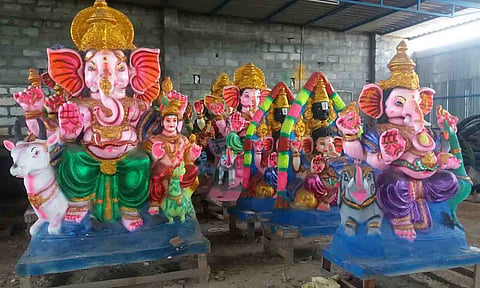 அலகுமலையில் தயார் செய்யப்படும் விநாயகர் சிலைகள்.&nbsp;