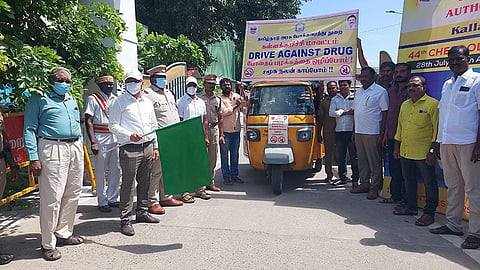 கள்ளக்குறிச்சியில் மாவட்ட கலெக்டர் ஷ்ரவன் குமார் போதை பொருள்தடுப்பு குறித்த விழிப்புணர்வு ஆட்டோ பேரணியை தொடங்கி வைத்தார்.
