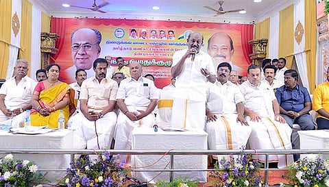 கூட்டத்தில் விக்கிரமராஜா பேசியபோது எடுத்த படம்.