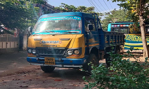 இரணியல் அருகே அனுமதியின்றி ஜல்லி கற்கள் கடத்திய டெம்போ பறிமுதல்
