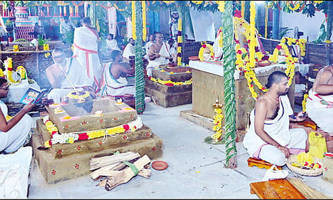காணிப்பாக்கம் விநாயகர் கோவில் கும்பாபிஷேக யாக பூஜை நடந்தபோது எடுத்த படம்.
