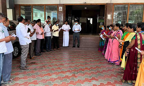 உறுதிமொழி ஏற்றுக்கொண்ட காட்சி.	
&nbsp;