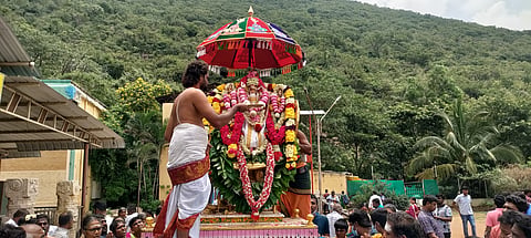 மருதமலை முருகன் கோவிலில் அலைமோதிய பக்தர்கள் கூட்டம்
