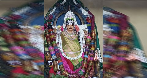 உடன்குடி சிவலூரில்  சந்தனமாரிஅம்மன் கோவிலில் வளைகாப்பு விழா