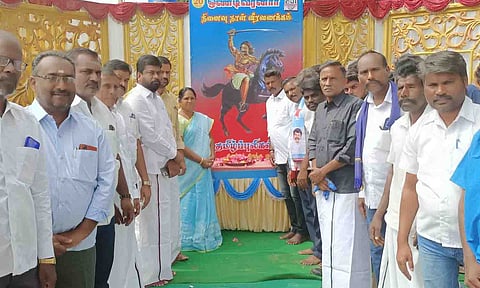 அமைச்சர்   கயல்விழி செல்வராஜ் மரியாதை  செலுத்திய காட்சி.