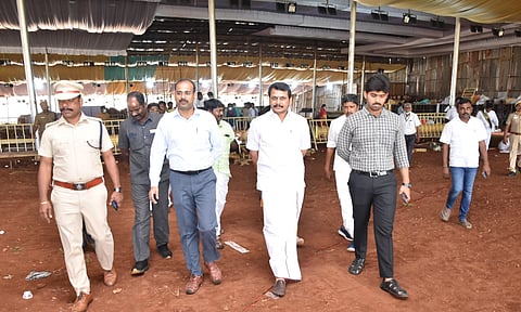 மு.க.ஸ்டாலின் விழாவில் ஒரு லட்சம் பேர் பங்கேற்கும் வகையில் பிரமாண்ட பந்தல்