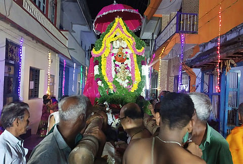 செங்கோட்டை  நவநீத கிருஷ்ணன் கோவிலில் புஷ்பாஞ்சலி