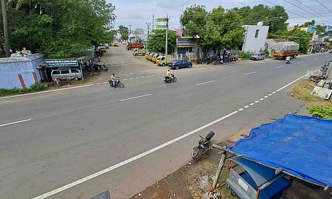 ஊத்துக்குளி சாலை.