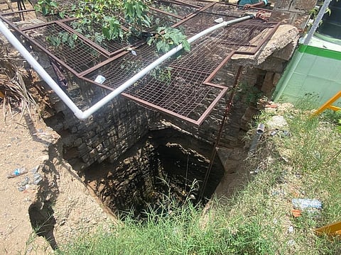 மேட்டுப்பாளையம் அருகே கனமழையில் இடிந்த கிணற்றின் தடுப்பு சுவரை சீரமைக்க வேண்டும்