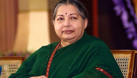 ஜெயலலிதா மரணம்  தொடர்பான விசாரணை- முதலமைச்சரிடம் அறிக்கையை தாக்கல் செய்தது ஆறுமுகசாமி ஆணையம்