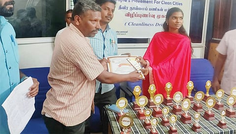 நெல்லியாளம் நகராட்சியில்  பரிசு வழங்கும் விழா