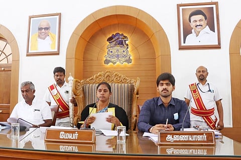 குடிநீர் பணிகளுக்காக  குழிகளை தோண்டி மூடாமல் இருந்தால் அபராதம்-மாநகராட்சி கூட்டத்தில் எச்சரிக்கை
