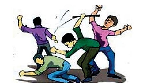 கோவையில் கணவரின் கள்ளக்காதலியை தாக்கிய இளம்பெண்
