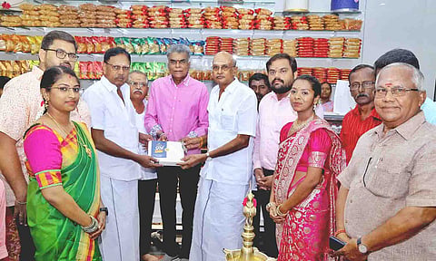 திறப்பு விழாவில் பங்கேற்றவர்களை படத்தில் காணலாம்.&nbsp;