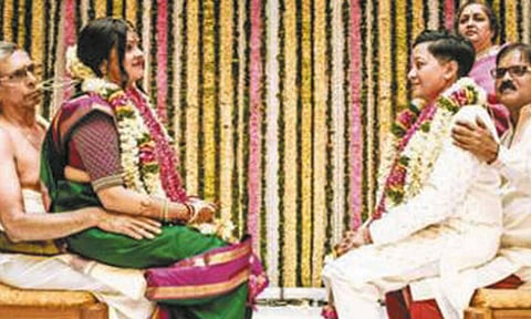 சென்னையில் சுபிக்‌ஷா-டினா ஆகியோரின் வினோத திருமணம் நடந்தபோது எடுத்த படம்.