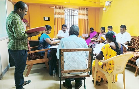 போகலூர் யூனியன் கூட்டம் தலைவர் சத்யா குணசேகரன் தலைமையில் நடந்தது.&nbsp;
