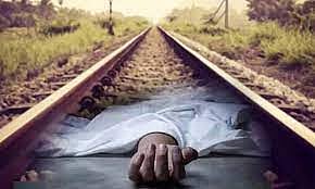 புதுக்கோட்டை அருகே  ரெயில்வே தண்டவாளத்தில் வாலிபர் பிணம்