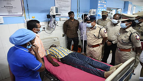 செல்போன் பேசிக்கொண்டே வாகனம் ஓட்டியதை தட்டிக்கேட்ட போலீஸ் ஏட்டின்  மூக்கை உடைத்த வாலிபர்