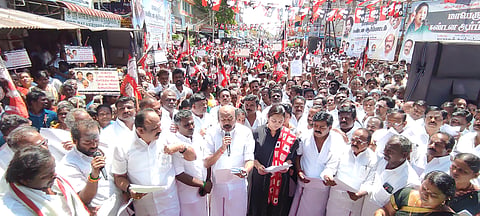திருப்பரங்குன்றத்தில் நடந்த ஆர்ப்பாட்டத்தில் ராஜன் செல்லப்பா எம்.எல்.ஏ. பேசினார். அருகில் நடிகை விந்தியா உள்பட பலர் உள்ளனர்.&nbsp;