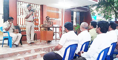 போதைப்பொருள் தடுப்பு குறித்து வியாபாரிகளுக்கு விழிப்புணர்வு