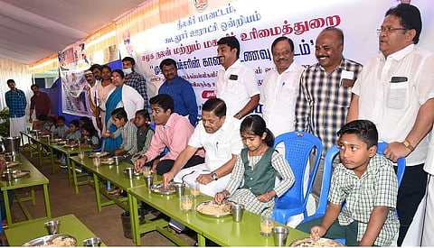 காலை உணவு திட்டத்தால்  பள்ளிக்கு வரும் மாணவர்களின் எண்ணிக்கை அதிகரிக்கும்-அமைச்சர் ராமச்சந்திரன் பேச்சு