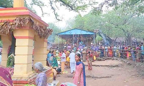 தரிசனம் செய்ய குவிந்த பக்தர்கள்.&nbsp;
