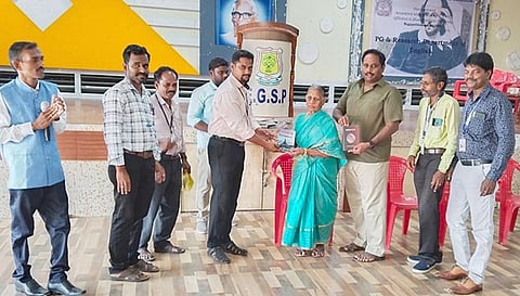 புத்தகம் வெளியீட்டு விழா நடந்தது.