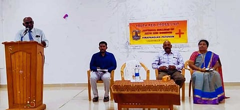 செஞ்சிலுவை சங்கம் தொடக்க விழா நடந்தபோது&nbsp; எடுத்தபடம்.