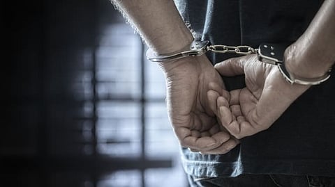 மது விற்ற வாலிபர் கைது
