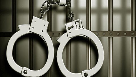 சொத்து தகராறில் ஏற்பட்ட மோதலில் தந்தை-மகன் கைது