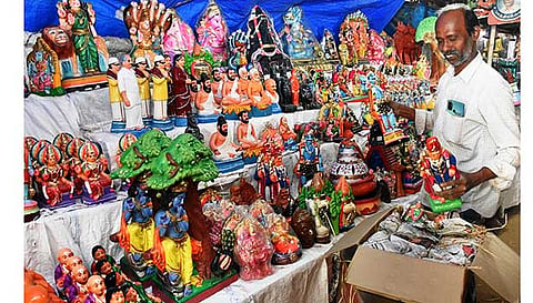 புதுக்கோட்டையில் கொலு பொம்மை விற்பனை அமோகம்