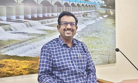 கலெக்டர் தினேஷ் பொன்ராஜ் ஆலிவர்
