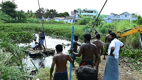 &nbsp;ஆகாயத்தாமரைகள் மற்றும் முட்புதர்களை அகற்றிய போது எடுத்த படம்.
