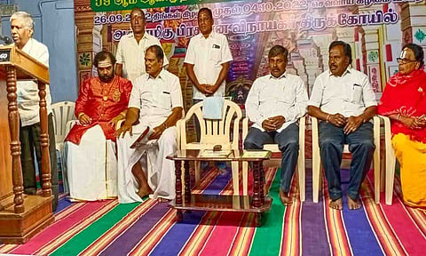 ஆன்மிக நிகழ்ச்சி நடைபெற்ற காட்சி.