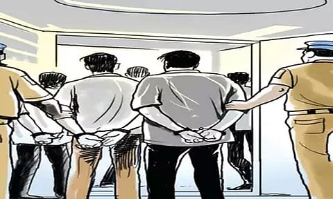 பேரணாம்பட்டில் சாமி சிலையை கடத்தி சென்ற 6 பேர் கும்பல் கைது