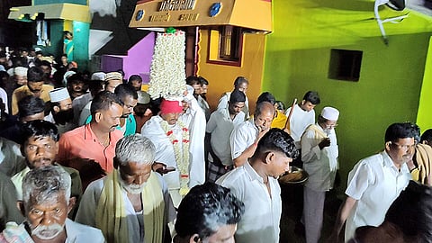 சந்தனக்கூடு திருவிழா ஊர்வலம் நடந்த போது எடுத்தபடம்.