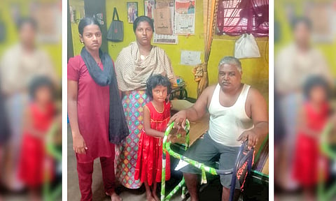 குடும்பத்தினருடன் டிரைவர் ஜெகதீஷ் சிங்.