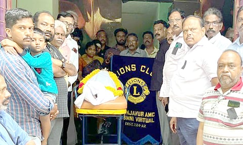 லயன் சங்க நிர்வாகி துரைராசன் உடல் மருத்துவ கல்லூரி மருத்துவமனைக்கு தானமாக வழங்கப்பட்டது.