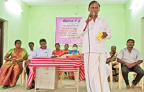 கிராம உதயம் அமைப்பின் இயக்குநர் சுந்தரேசன் பேசிய போது எடுத்த படம்.