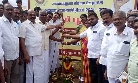 திருப்பூர் தெற்கு எம்.எல்.ஏ. செல்வராஜ் தலைமையில் பூமி பூஜை நடத்தி பணி துவக்கி வைக்கப்பட்ட காட்சி.