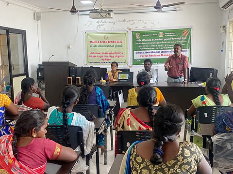 &nbsp;விவசாயிகளுக்கு பயிற்சி நடைபெற்ற போது எடுத்தபடம்.