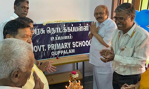 தற்காலிக அரசு பள்ளியை அனிபால் கென்னடி எம்.எல்.ஏ. திறந்து வைத்த காட்சி